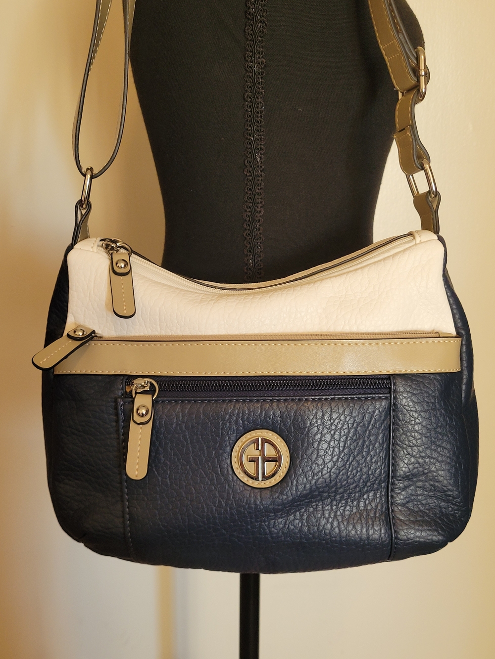 Giani Bernini Navy, Cream and Tan Pebble Vegan Leather Shoulder Bag w/ Gold Logo